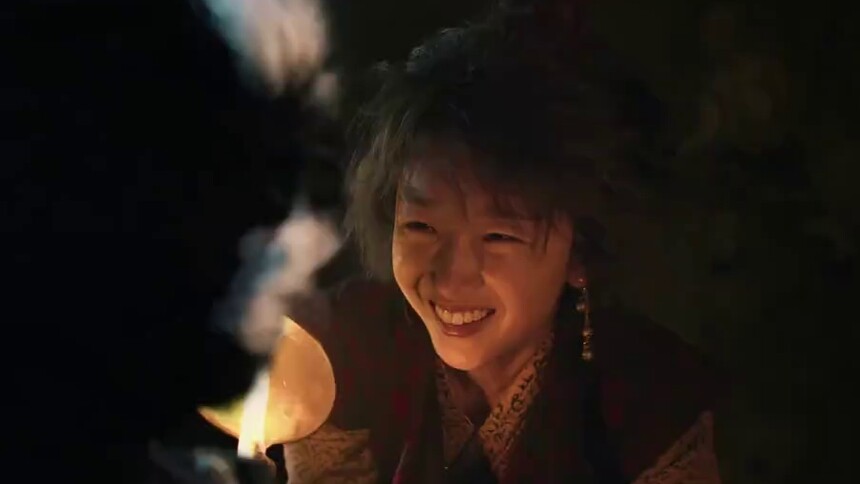 《武林怪兽》片段：周冬雨给招财疗伤