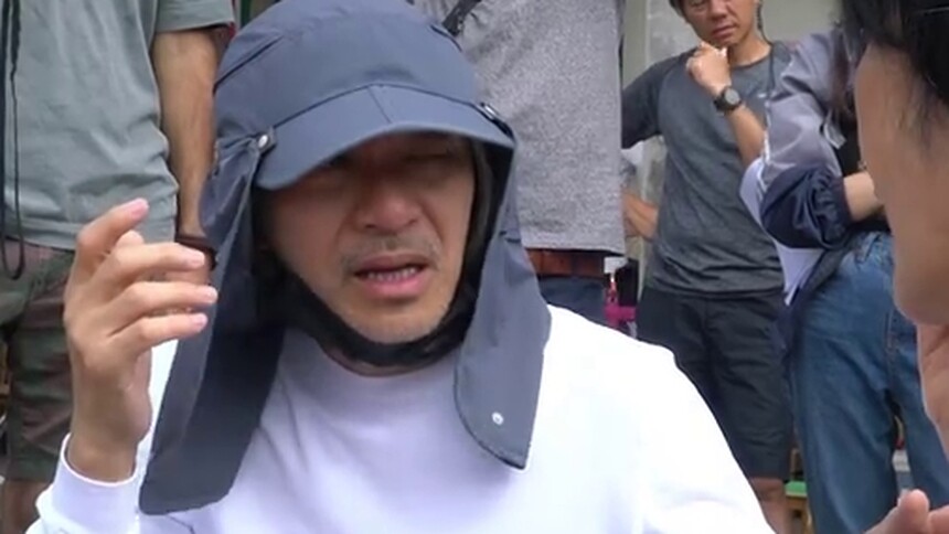 《新喜剧之王》“一个导演的自我修养”特辑 周星驰片场亲身示范“小人物”