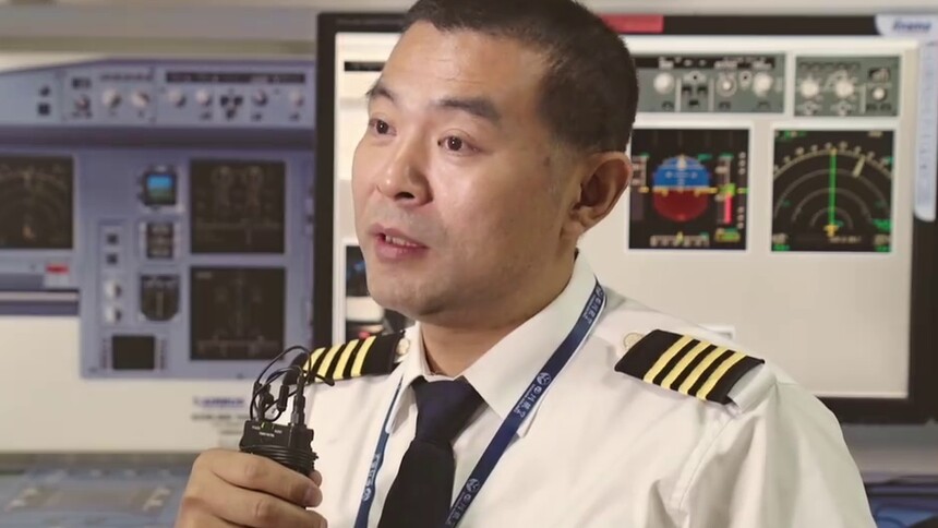 《中国机长》总票房突破22亿曝全新特辑 揭秘万米高空的平凡英雄