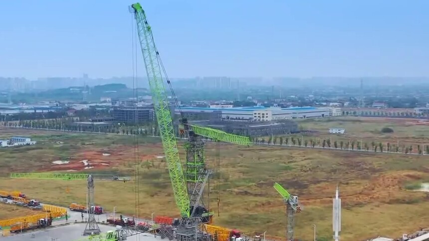 常德：中联重科世界级“大力王”下线 最大起重120吨填补国内空白