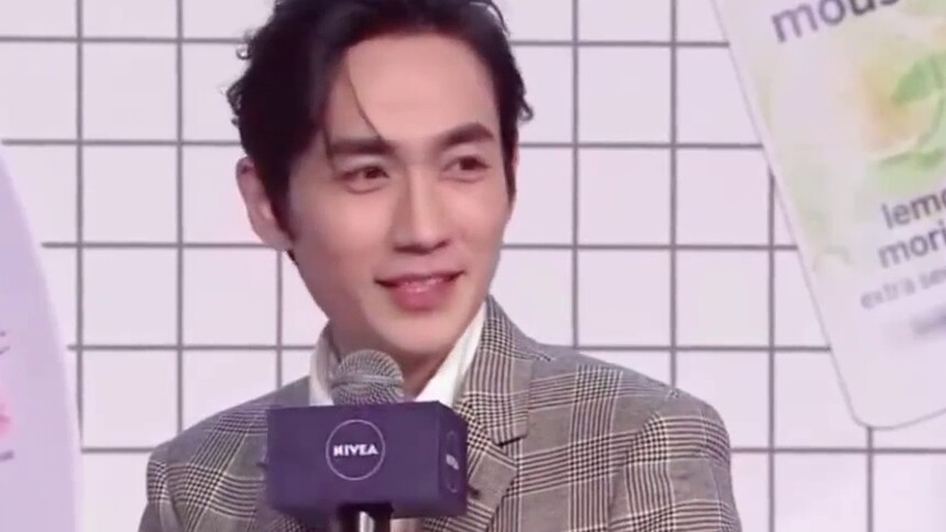 朱一龙云吃火锅“火锅和小笼包选哪个？” 朱老师万般纠结