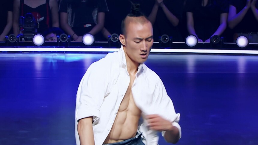 纯享：独立舞者朱凤伟野蛮生长！现当代舞《别怕》征服风暴见证官