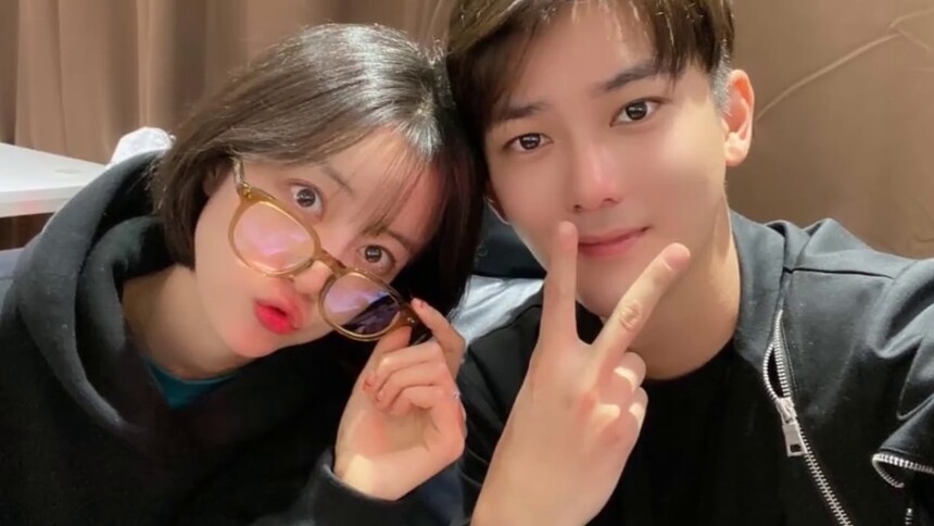 公布恋情？熊梓淇李溪芮半夜微博互动，合照亲昵