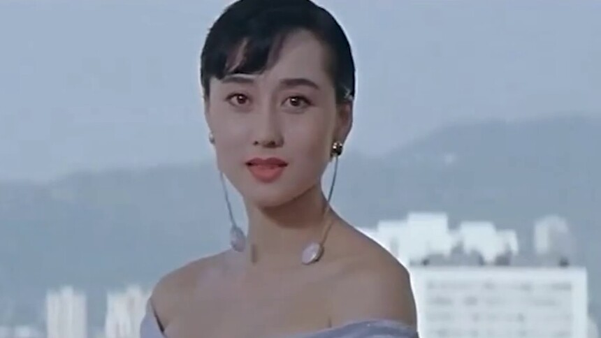 58岁利智再露面，不愧是“半个世纪难得一见的美人”