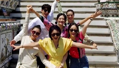 当女明星摆出网红五角星合影姿势……谢娜霍思燕太认真了