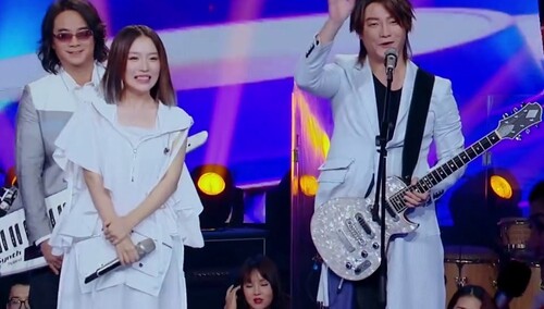 飞儿乐队唤醒青春的记忆  经典偶像剧主题曲唱不停