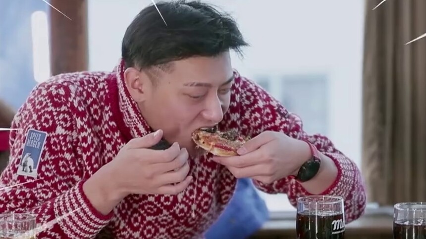 出来混总要还！黄子韬周冬雨享受美食馋哭王彦霖