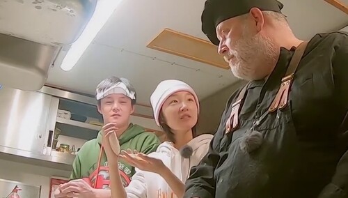 周冬雨对饺子皮要求高 厨师金句传授尹正“女人都是魔鬼”