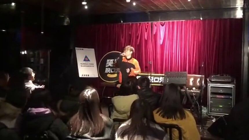 王啸坤带着《瞎扯》脱口秀式打歌，新歌现场清唱大家觉得如何？