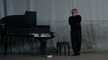 《坂本龙一：终曲》定档预告 银发少年的人生奏鸣