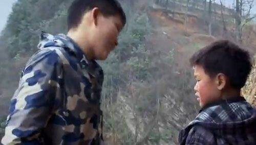 《变形计》何俊鹏小廖陷入争床之战