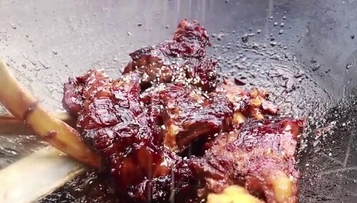 【山药视频】今天秘制个糖醋牛排骨，大口开啃，左右开弓，真爽