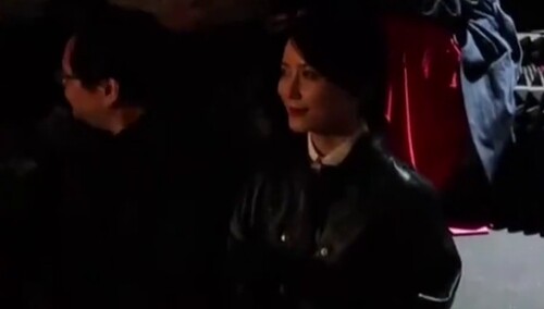 【IF时尚】2019米兰时装周：俞飞鸿亮相女装秀场，白衬衫搭配皮质连衣裙，她说就喜欢这样简单的look