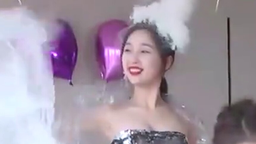 花絮：画风清奇的新娘子 虞书欣蜜汁舞姿公开