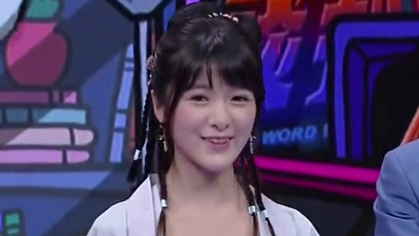 徐娇穿汉服模仿小青 赵雅芝首曝保养秘诀