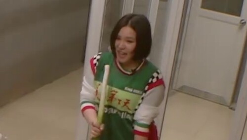 首届密逃KTV大赛 谢依霖拿大葱当麦