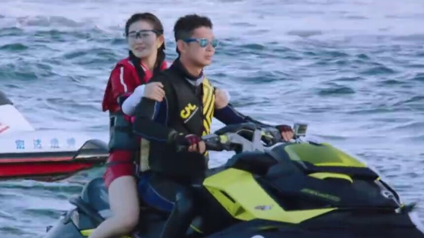 0916片段04：谢娜张继科爱的快艇惨遭翻船 世界冠军孙杨跳海英雄救美