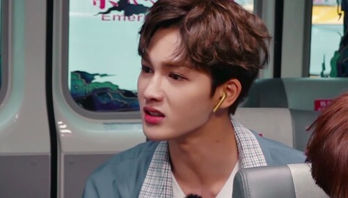 师徒彩蛋：朱正廷机场没认出杨迪？正正口误十级迪哥万点暴击