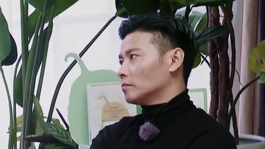张晋没在老家办婚礼让妈妈耿耿于怀，蔡少芬机智调解尴尬气氛