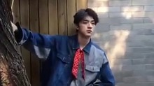 隔着屏幕感受一下林一弟弟的大长腿，今天也是认真工作的林同学