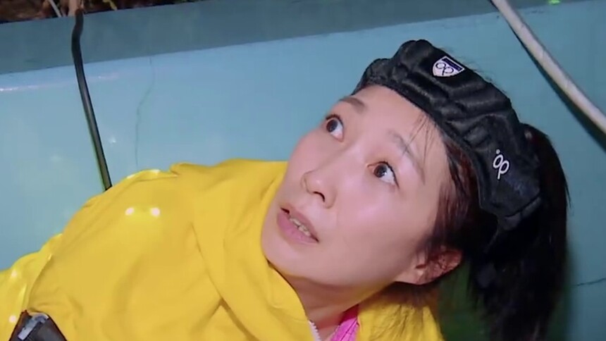 田亮遇夹击攻势 黄嘉千出奇招化身“伏地魔”