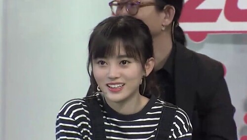 苏醒讲创作灵感为北漂筑梦 鞠婧祎冷漠表情显呆萌
