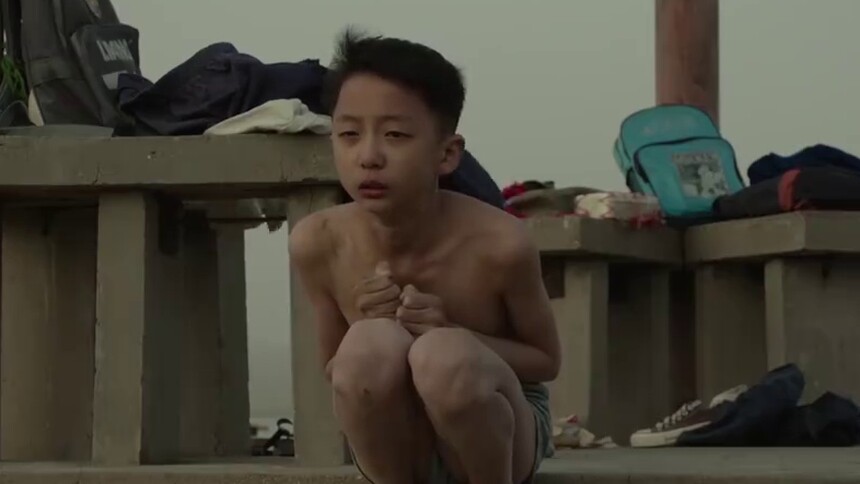 两家独子一起水边玩耍却意外溺亡