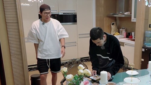 《新生日记》第4期看点：张亮为麦迪娜做饭厨房意外起火 刘芸李艾谈离婚话题