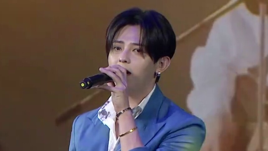 符龙飞惊喜现身！演唱《天各一方》超好听