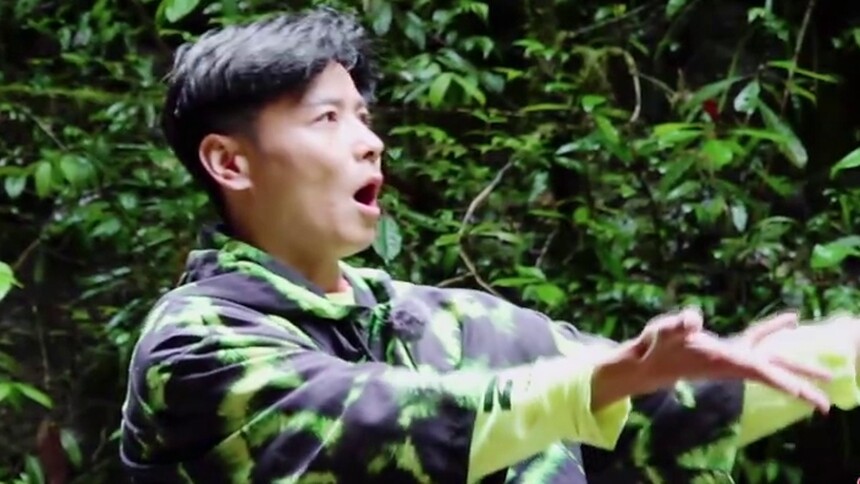 “戏精夫妇”上演坐龙峡论剑！张晋蔡少芬：心中有戏，哪里都是舞台！