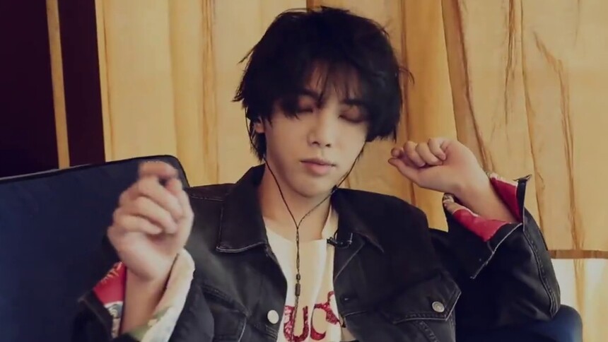 【IF时尚】华晨宇：夏日小白鞋