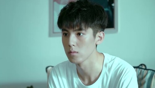 林星泽早晨练身材 看到白一涵出浴害羞