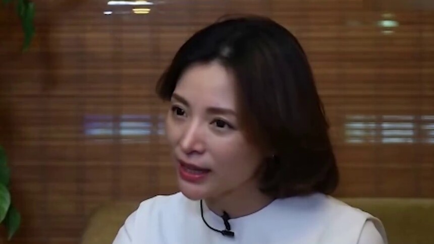 董卿谈起原生家庭，称父亲小时候对自己管理很严格