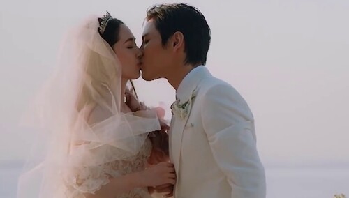 彩蛋时刻：葵花夫妇婚礼现场曝光 向佐霸道总裁上身强势亲吻郭碧婷