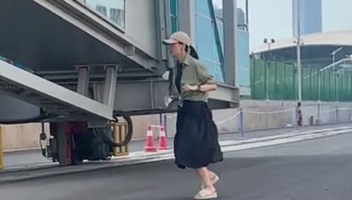 明侦5路透社：papi酱来了？明侦5游轮首发papi一路小跑赶上船