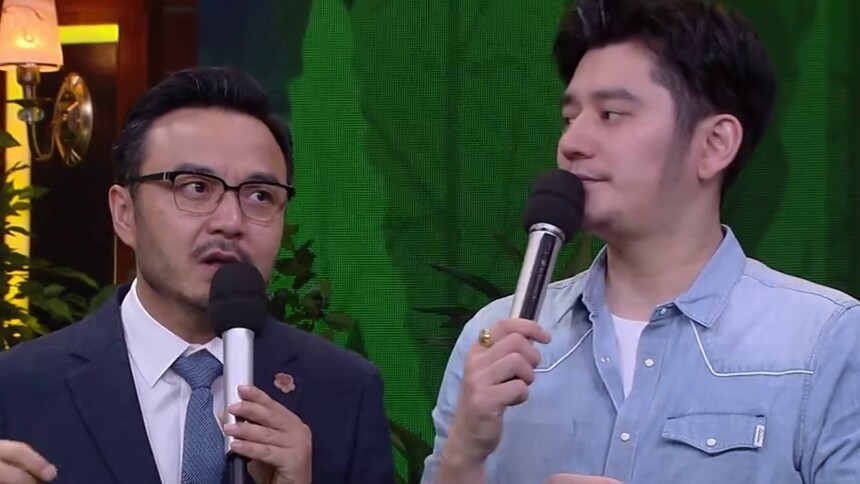 刘军与汪涵携手写对联 节目组赠送文房四宝