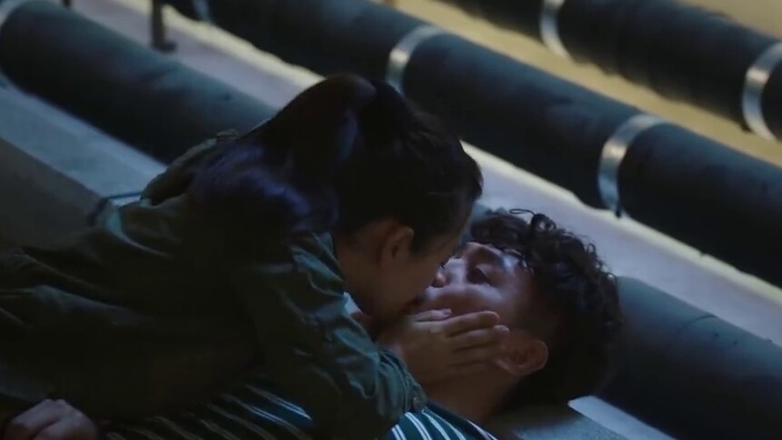 《在远方》发糖了！姚远路晓欧“初吻”来了！羡慕甜甜的恋爱