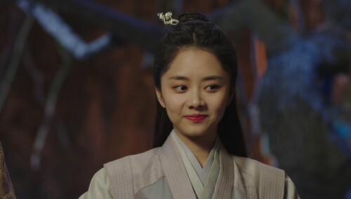 《锦衣之下》花絮：憨憨国超拍戏忘词逗笑谭松韵