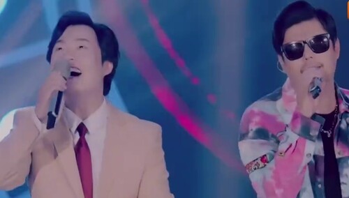 纯享：黄枭胡茂演唱《千里之外》 现场展现费玉清周杰伦模仿秀