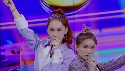 嗨唱“史上最热闹”舞台 大张伟让李佳芮闭麦