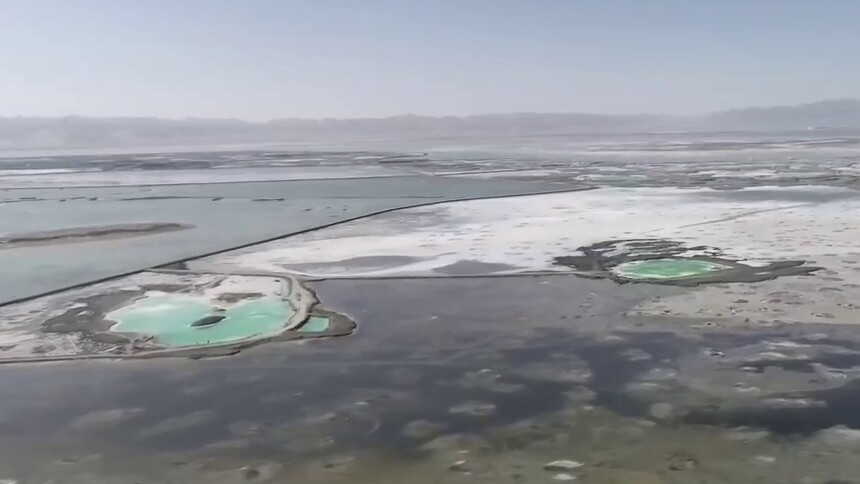 瞰中国|高原戈壁上的“调色盘”