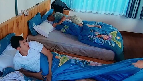 袁成杰叫纪凌尘起床 使出掀被子绝招！
