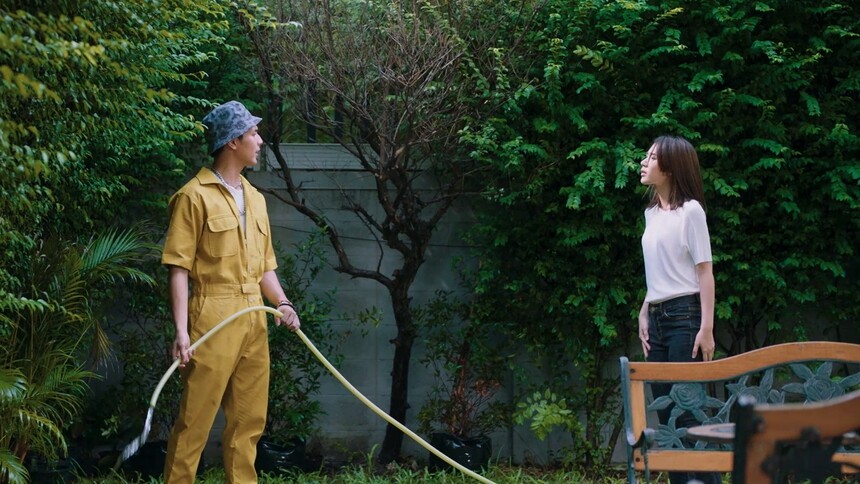 兄弟二人开启赚钱模式 曼妮监督有模有样