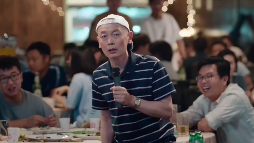 葛优带表舅解放天性 夜市飚高音飚晕了