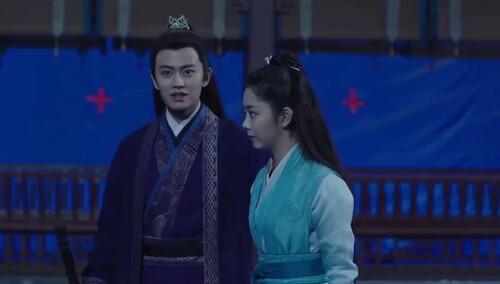 《锦衣之下》独家花絮：任嘉伦对着“绿幕”狂飞 谭松韵发出谜之笑点