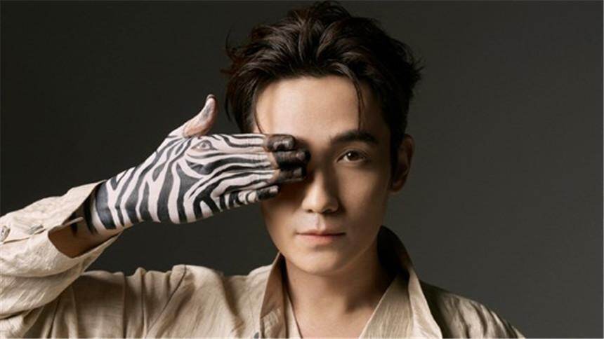 【ELLE】朱一龙“斑马诞生记”，让我们一起GIVE A HAND TO WILDLIFE