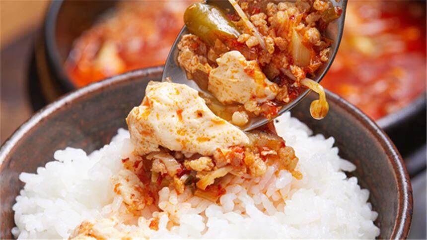 【美食台】韩式辣豆腐汤 GET《梨泰院class》剧中同款招牌菜，是汤又是菜，下饭超赞
