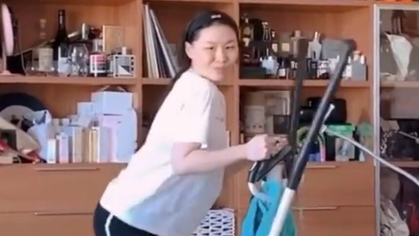 金靖锻炼vs金卡戴珊锻炼！模仿到精髓了