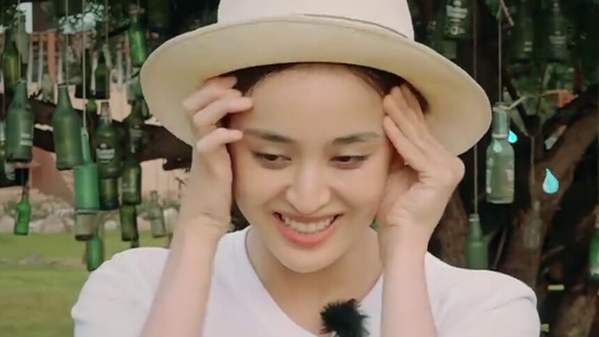 娜扎cut：娜扎被狒狒猛扑尖叫不断