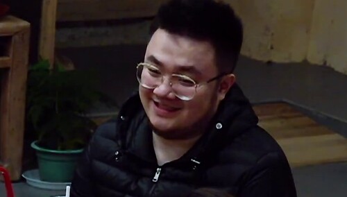 美女没有老太婆有一个！巴图：但是打折 你可真是宋丹丹亲儿子